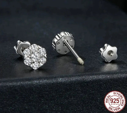 TRENDZ Classic Flower Moissanite Stud Earrings