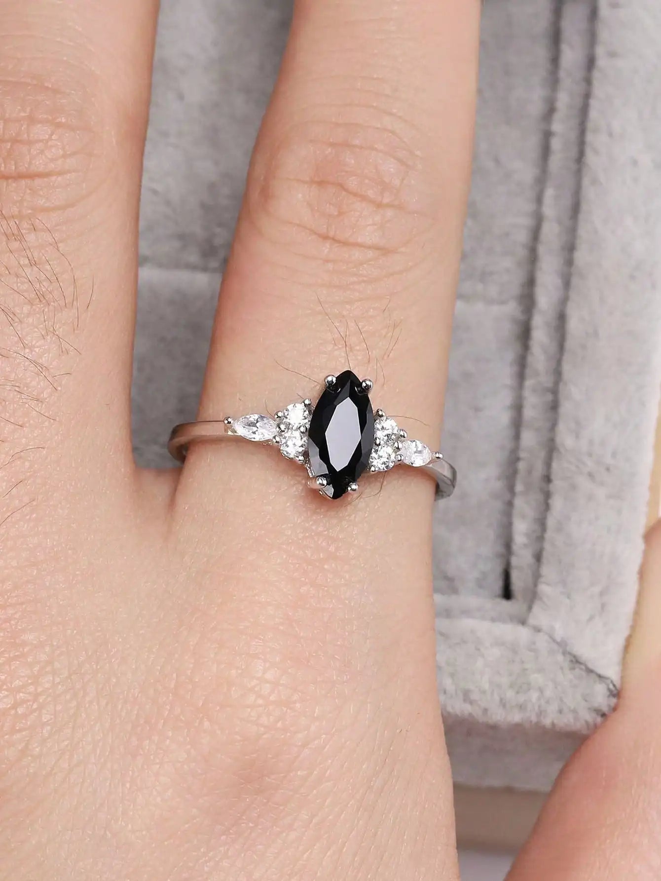 TRENDZ S925 Sterling Silver Ring Oval Black