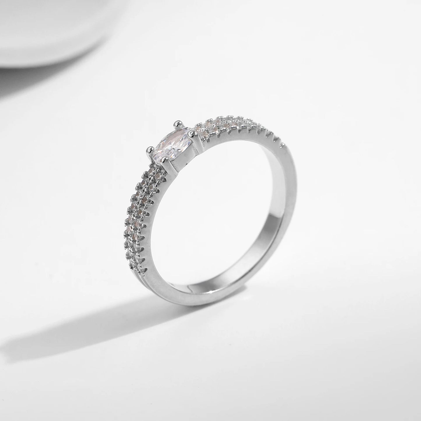 TRENDZ 925 Sterling Silver Sparkle Oval Zircon Ring