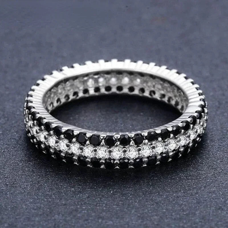 TRENDZ Black Ring Gothic