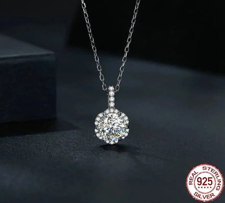 TRENDZ 1.0 CT VVS1 D Moissanite Flower Necklace